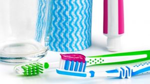 medium_electric-vs-manual-toothbrushes